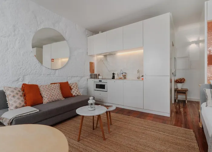 Апартаменты Skyline Cosy House, Downtown Near Metro Порту