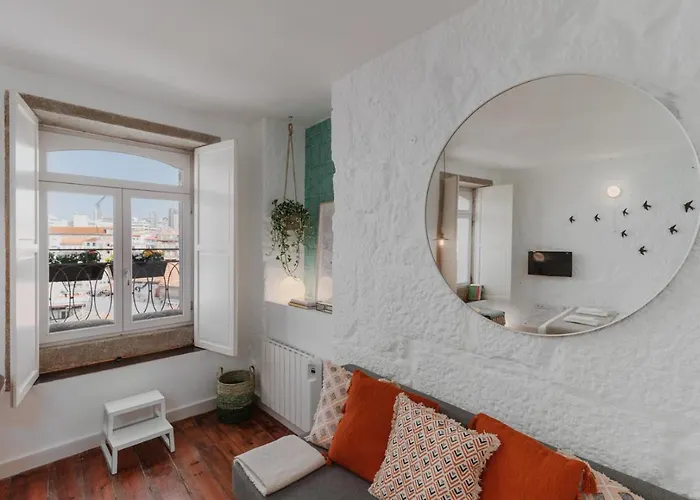 Skyline Cosy House, Downtown Near Metro Апартаменты *