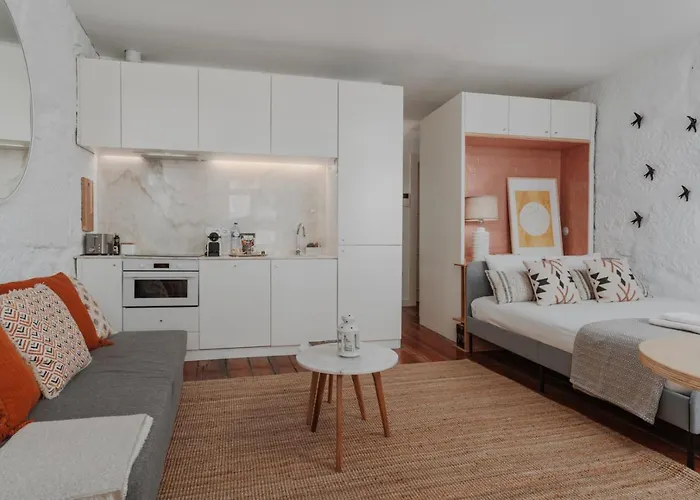 Апартаменты Skyline Cosy House, Downtown Near Metro *