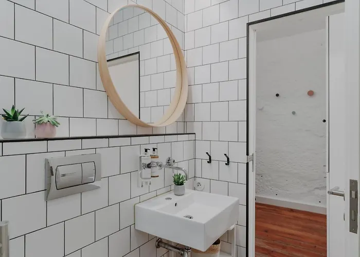 Апартаменты Skyline Cosy House, Downtown Near Metro