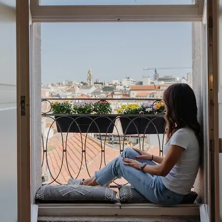 Skyline Cosy House, Downtown Near Metro